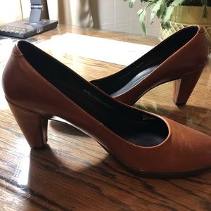 Cognac Ecco heels